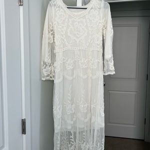 White lace boutique dress